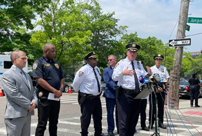 <div style='width:480px; height:20px; overflow:hidden;'><a href='http://duoxiannews.com/en/article.php?id=320' target='_blank'>Girl, 13, Sexually Assaulted  at Knifepoint in Queens Park, Police Say</a></div>